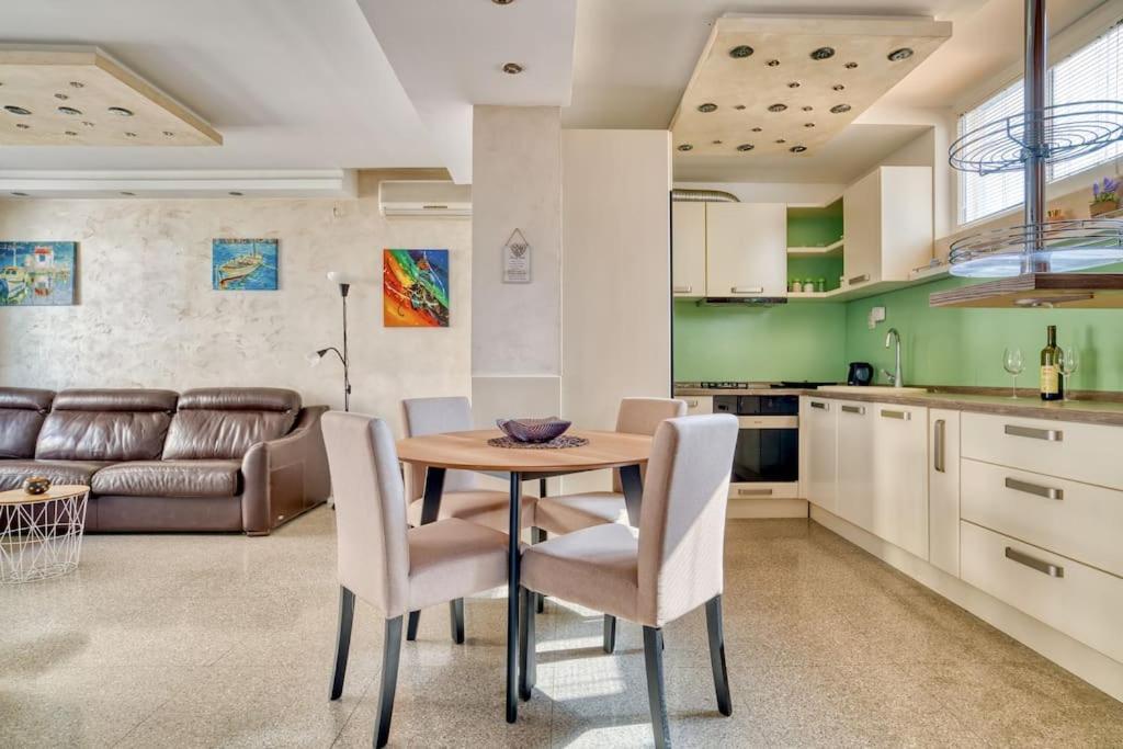 Cozy Nest Apartment- Central And Seaboard With Elevator Kotor Kültér fotó