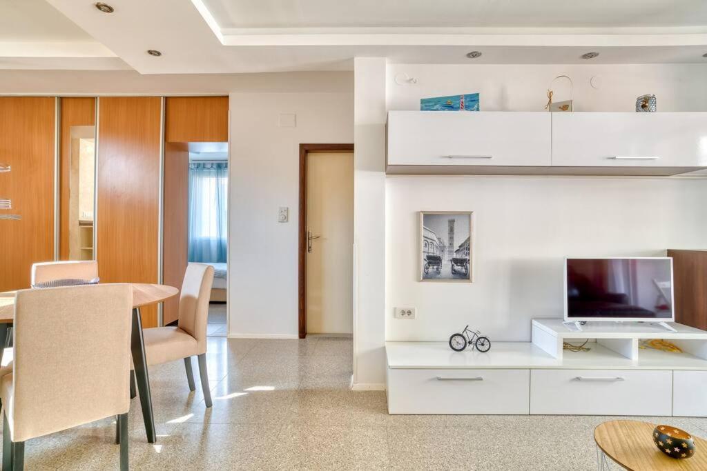 Cozy Nest Apartment- Central And Seaboard With Elevator Kotor Kültér fotó